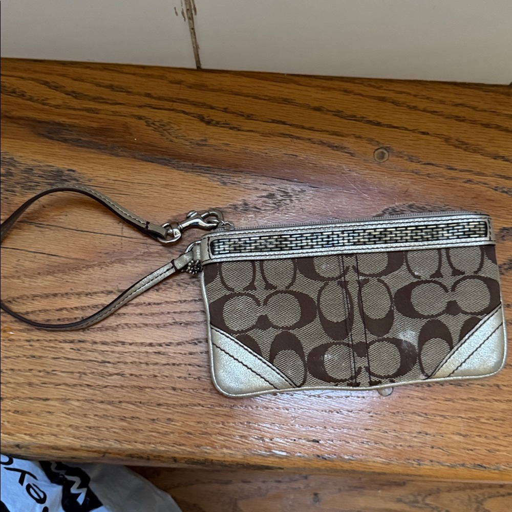 VINTAGE COACH WRISTLET